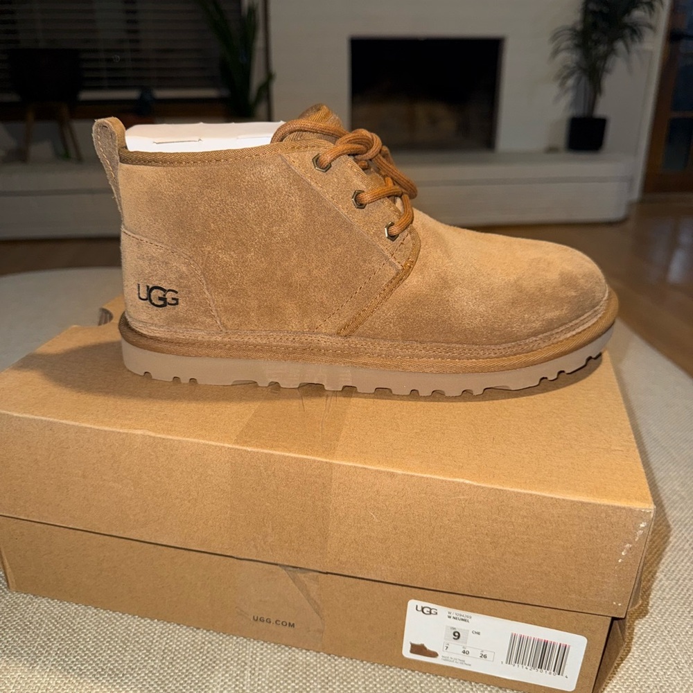UGG Neumel Boots Women’s size 9 in Chestnut